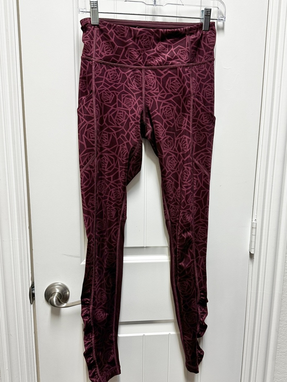 Lululemon Athleta Patterned Burgundy Maroon Leggings
